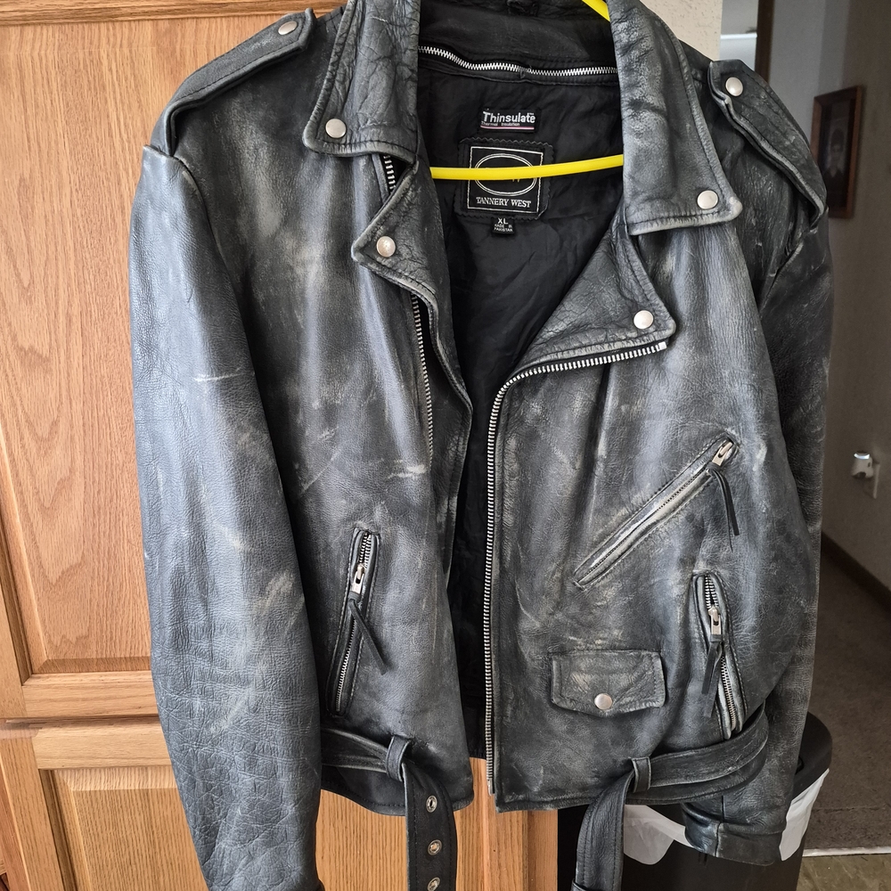 Discovery Men's Black Distressed Leather Moto Jacket